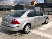 Usado Ford Mondeo Trend 125 CV (91 kW) 2001 Gris / plata Berlina