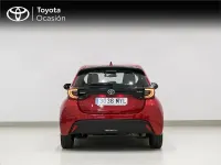 Usado Toyota Yaris Hybrid Active 116 CV (85 kW) 2025 Rojo