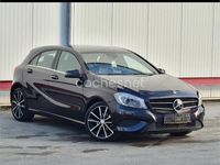 Usado Mercedes A180 Urban 109 CV (80 kW) 2015 Violeta / lila Berlina