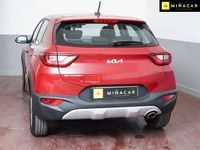 Usado Kia Stonic 99 CV (72 kW) 2022 Rojo SUV