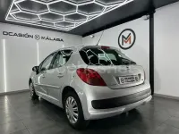 Usado Peugeot 207 70 CV (51 kW) 2007 Gris / plata Berlina