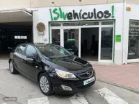 Usado Opel Astra Cosmo 110 CV (80 kW) 2010 Negro Berlina