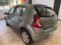 Usado Dacia Sandero Ambiance 75 CV (55 kW) 2009 Verde Utilitario