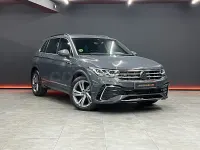 Usado VW Tiguan R-line 150 CV (110 kW) 2023 Gris / plata SUV