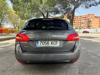 Usado Peugeot 308 SW Allure 150 CV (110 kW) 2017 Gris / plata Familiar