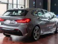 Usado BMW 118 Sport Line 136 CV (100 kW) 2022 Gris / plata Utilitario