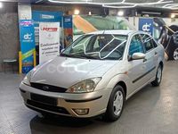 Usado Ford Focus Ambiente 100 CV (73 kW) 2005 Gris / plata Berlina