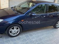 Usado Ford Focus Ambiente 100 CV (73 kW) 2001 Azul Berlina