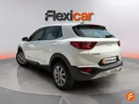 Usado Kia Stonic 84 CV (61 kW) 2022 Blanco SUV