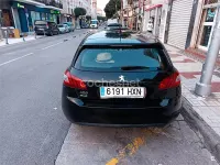 Usado Peugeot 308 Access 130 CV (95 kW) 2014 Negro Berlina