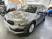 Usado Skoda Kamiq Selection 115 CV (84 kW) 2024 Gris / plata SUV