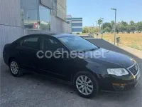 Usado VW Passat 140 CV (102 kW) 2010 Negro Berlina