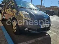 Usado Toyota Yaris 90 CV (66 kW) 2008 Gris / plata Utilitario