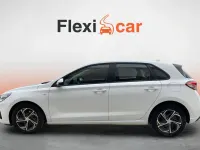 Usado Hyundai i30 136 CV (100 kW) 2022 Blanco Berlina