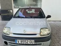 Usado Renault Clio 75 CV (55 kW) 1999 Beige Berlina