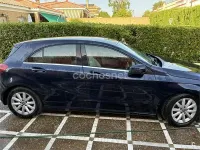 Usado Mercedes A180 109 CV (80 kW) 2018 Azul Berlina
