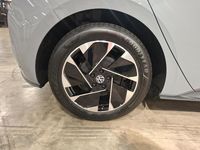 Usado VW ID.3 Pure 125 kW (170 CV) 2025 Gris piedra lunar con techo negro Utilitario