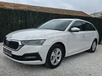 Usado Skoda Octavia Ambition 115 CV (84 kW) 2022 Blanco Familiar