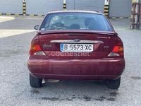 Usado Ford Focus Ghia 90 CV (66 kW) 2000 Granate Berlina