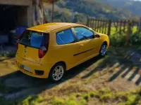 Usado Fiat Punto 95 CV (69 kW) 2003 Amarillo Utilitario