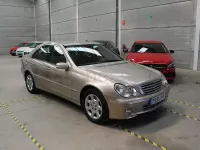Usado Mercedes C240 Elegance 170 CV (125 kW) 2005 Beige Berlina