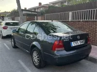 Usado VW Bora Trendline 110 CV (80 kW) 2001 Gris / plata Berlina
