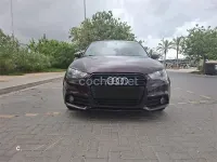 Usado Audi A1 Attraction 90 CV (66 kW) 2013 Granate Utilitario