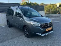 Usado Dacia Dokker Stepway 90 CV (66 kW) 2018 Gris / plata Monovolumen