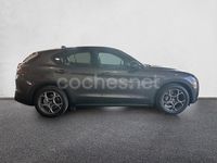 Usado Alfa Romeo Stelvio Sprint 160 CV (117 kW) 2023 Gris / plata SUV