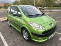 Usado Peugeot 1007 70 CV (51 kW) 2006 Verde Monovolumen
