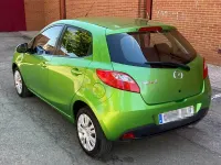 Usado Mazda 2 Active 68 CV (50 kW) 2009 Verde Utilitario