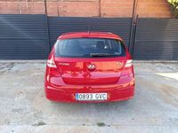 Usado Hyundai i30 Comfort 109 CV (80 kW) 2010 Rojo Utilitario