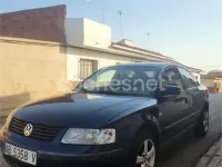Usado VW Passat Comfortline 130 CV (95 kW) 2000 Azul Berlina