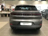 Usado Porsche Cayenne E-Hybrid 470 CV (345 kW) 2025 Gris / plata SUV