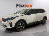 Usado Peugeot 5008 Allure 136 CV (100 kW) 2024 Blanco SUV