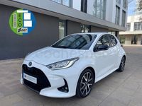 Używany Toyota Yaris Hybrid Plus 116 KM (85 kW) 2022 Biały Sedan/Limuzyna
