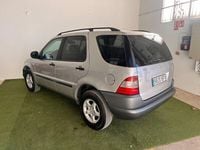 Usado Mercedes ML270 163 CV (119 kW) 2001 Gris / plata SUV
