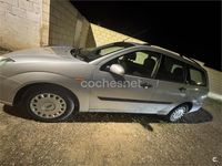Usado Ford Focus Ghia 90 CV (66 kW) 2000 Gris / plata Familiar