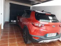 Usado Kia Stonic 120 CV (88 kW) 2019 Rojo SUV