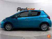 Usado Toyota Yaris Active 99 CV (72 kW) 2016 Azul Berlina