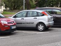 Usado Ford Focus Ambiente 90 CV (66 kW) 2000 Gris / plata Berlina