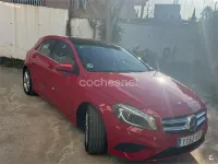 Usado Mercedes A180 Urban 109 CV (80 kW) 2014 Rojo Utilitario
