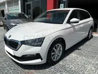 Usado Skoda Scala Ambition 110 CV (80 kW) 2022 Blanco Utilitario