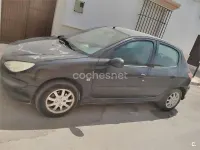 Usado Peugeot 206 70 CV (51 kW) 2005 Negro Berlina