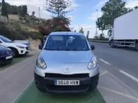 Usado Peugeot Partner Tepee Active 92 CV (67 kW) 2014 Gris / plata Monovolumen