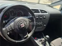 Usado Seat Leon Sport 102 CV (75 kW) 2005 Negro Utilitario
