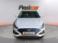 Usado Hyundai i30 120 CV (88 kW) 2022 Verde Berlina