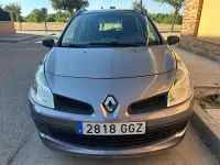 Usado Renault Clio Authentique 85 CV (62 kW) 2009 Marrón Familiar