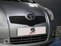 Usado Toyota Yaris Active 101 CV (74 kW) 2009 Gris / plata Berlina