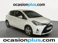 Usado Toyota Yaris Hybrid Active 100 CV (73 kW) 2016 Blanco Berlina